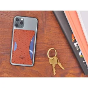 Woolly Made Stick-On Phone Korthållare Perforated Leather